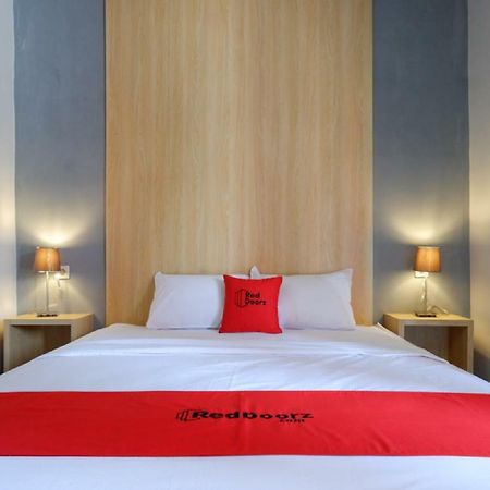 Reddoorz Syariah Near Alun Alun Tegal Hotel Exterior photo