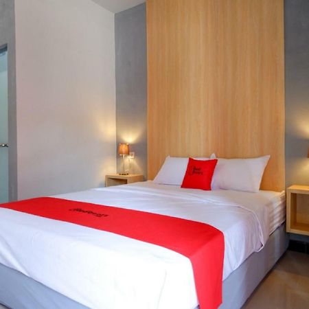 Reddoorz Syariah Near Alun Alun Tegal Hotel Exterior photo