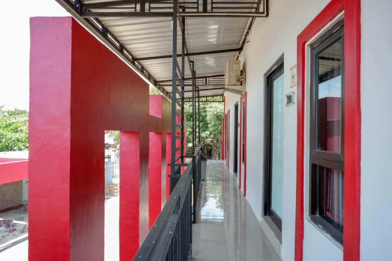 Reddoorz Syariah Near Alun Alun Tegal Hotel Exterior photo