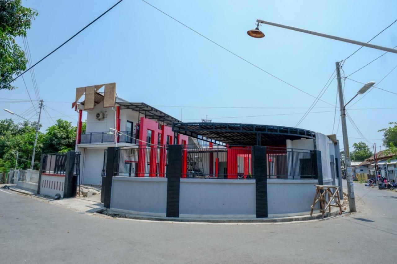 Reddoorz Syariah Near Alun Alun Tegal Hotel Exterior photo