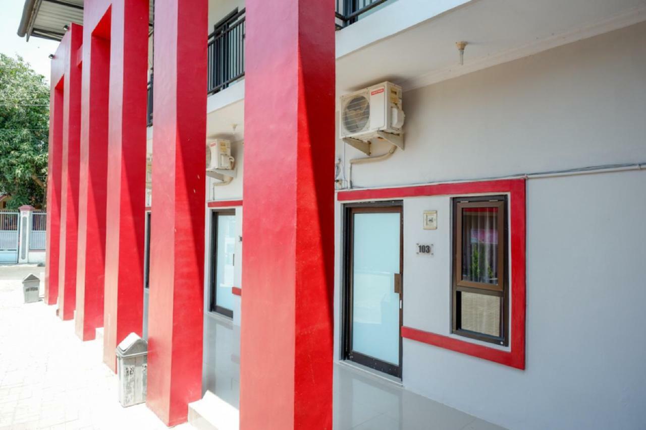 Reddoorz Syariah Near Alun Alun Tegal Hotel Exterior photo