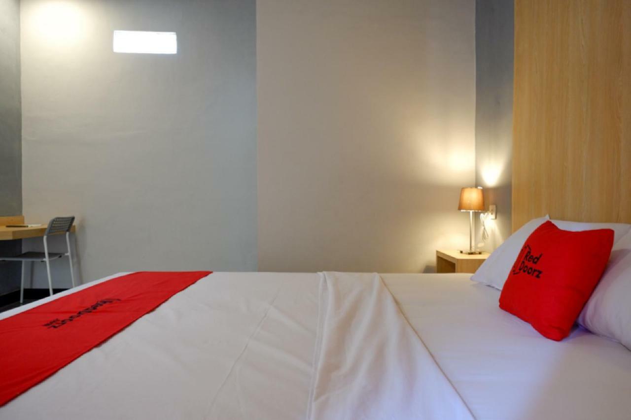 Reddoorz Syariah Near Alun Alun Tegal Hotel Exterior photo