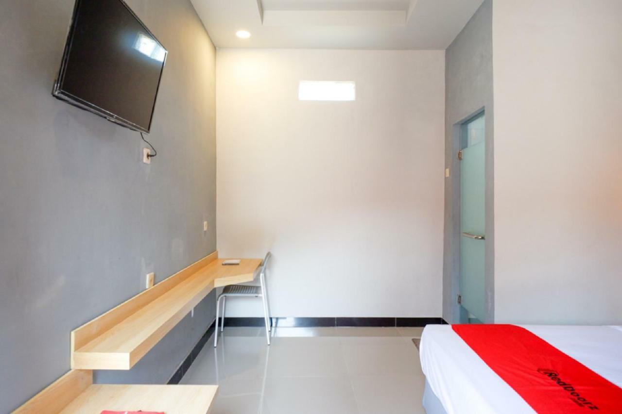 Reddoorz Syariah Near Alun Alun Tegal Hotel Exterior photo