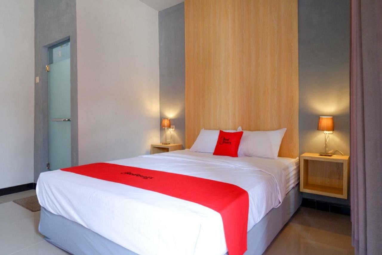 Reddoorz Syariah Near Alun Alun Tegal Hotel Exterior photo